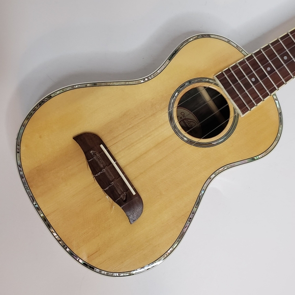 Oscar Schmidt Washburn OU3 Concert Ukulele Spruce Abalone with Great Case NWOT - Picture 4 of 14